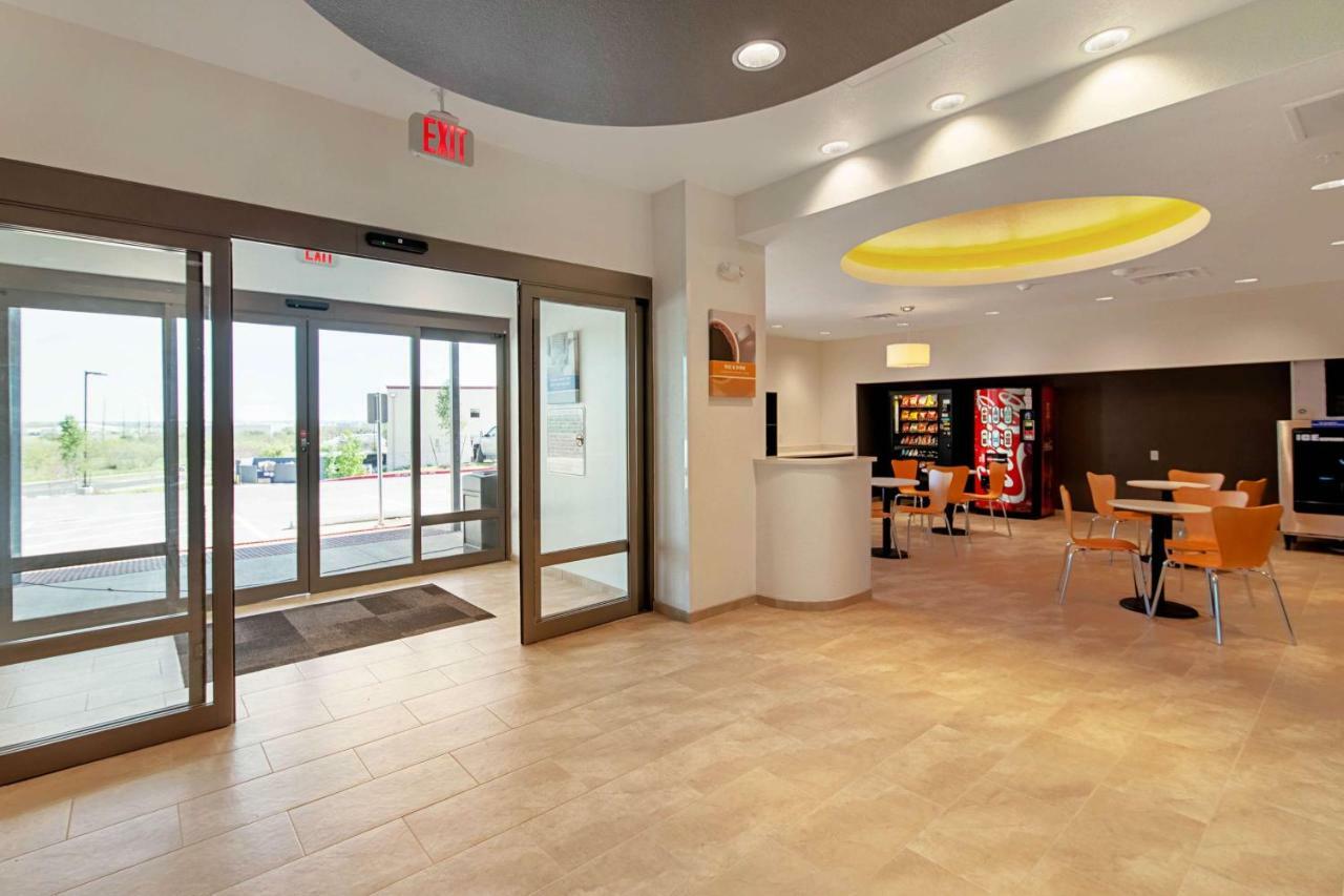 Studio 6 Austin Airport Exterior foto